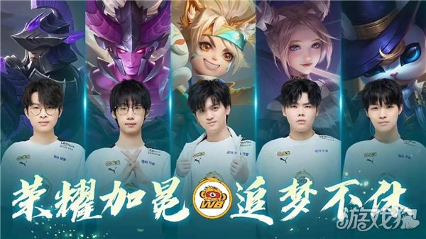 地用手假装 地用手假装