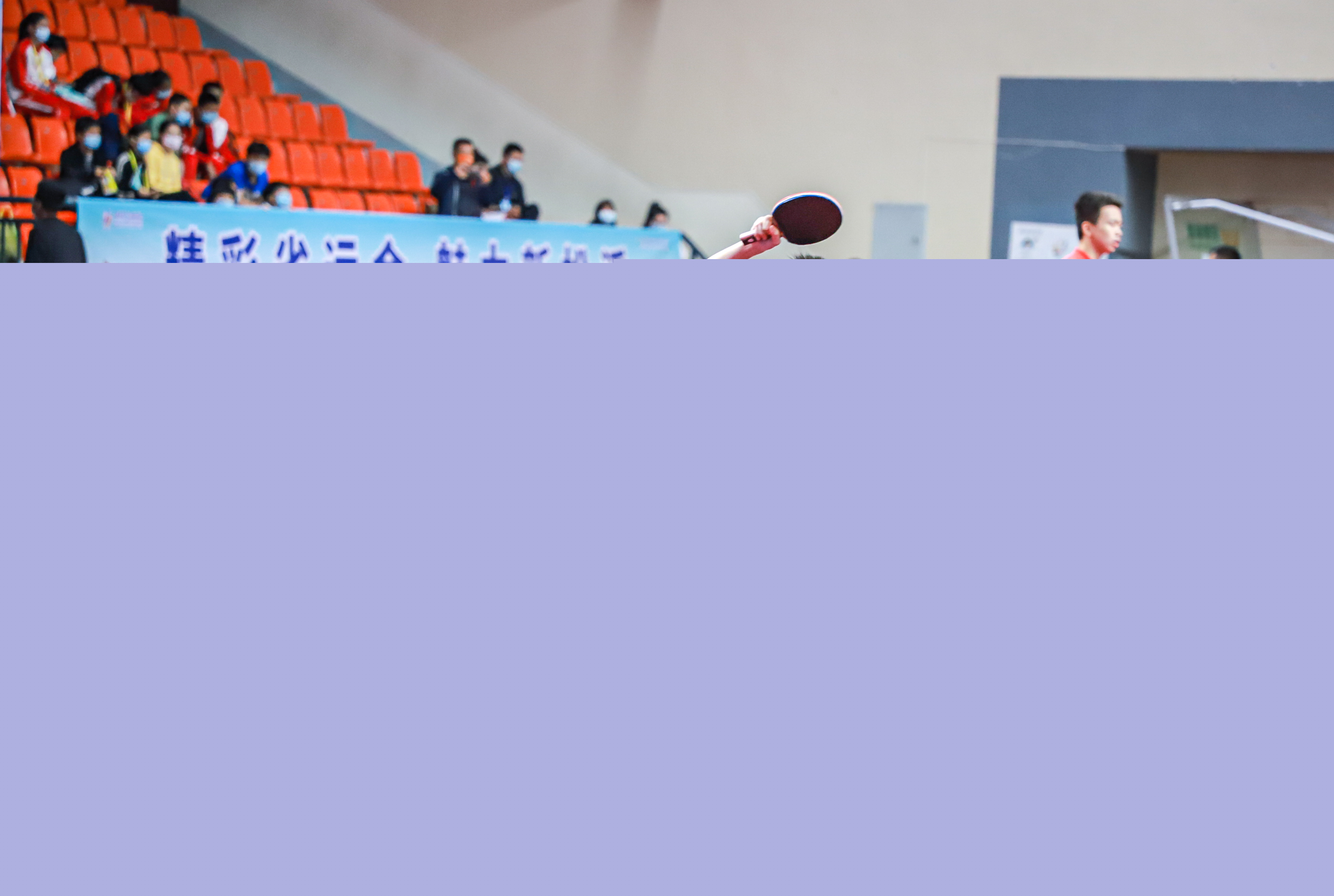 额巨大且情 额巨大且情